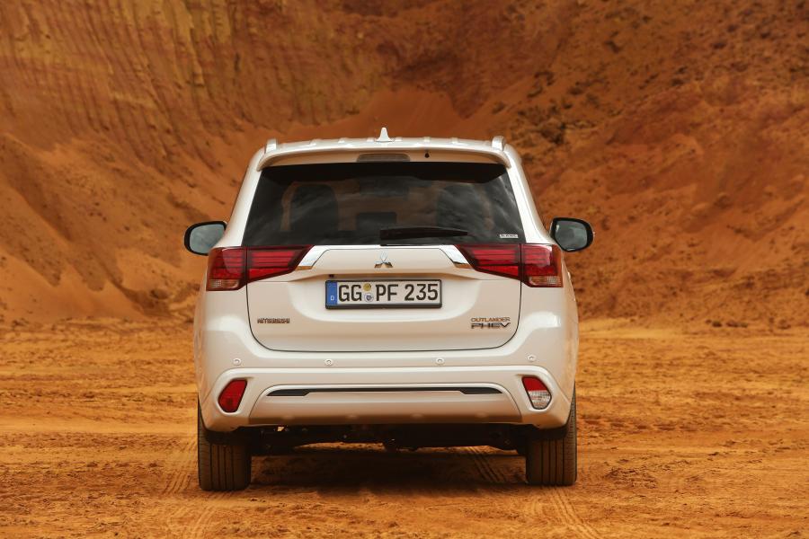  Mitsubishi Outlander PHEV 2018 года  (WW) (фото 26 из 43)